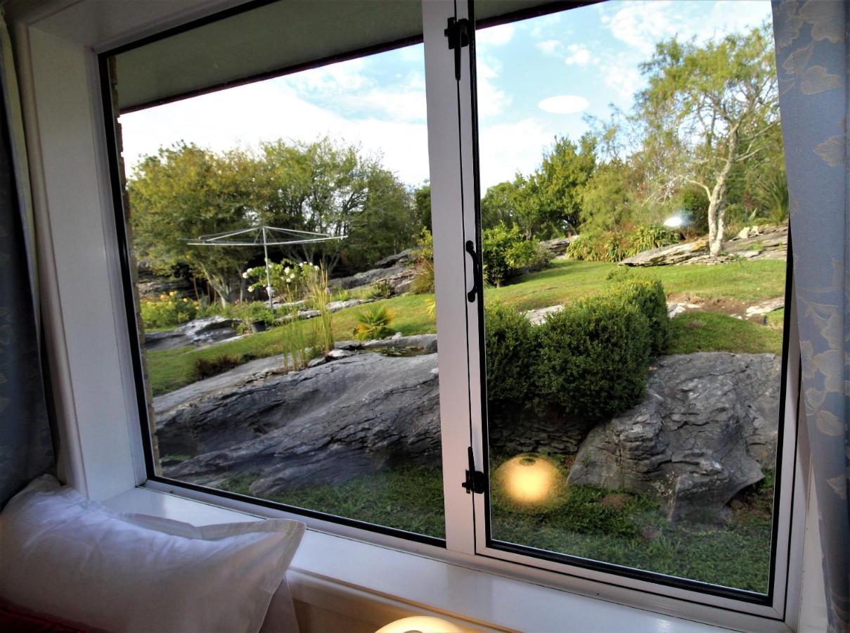 Labyrinth Gardens Guest House Такака Экстерьер фото
